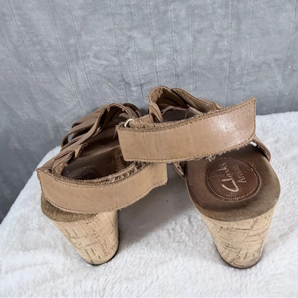 Clarks Collection Tan Cork Wedge Strappy Sandals Size 9 M with some peeling